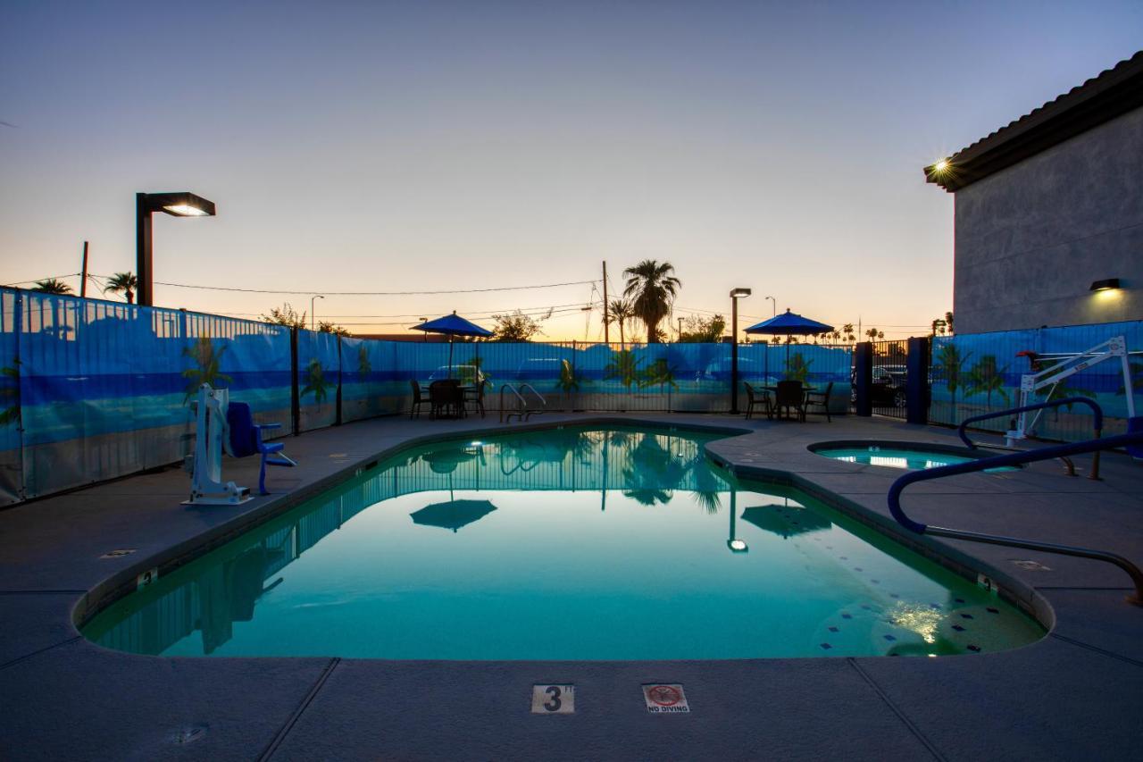 The Azure Hotel Mesa Bagian luar foto